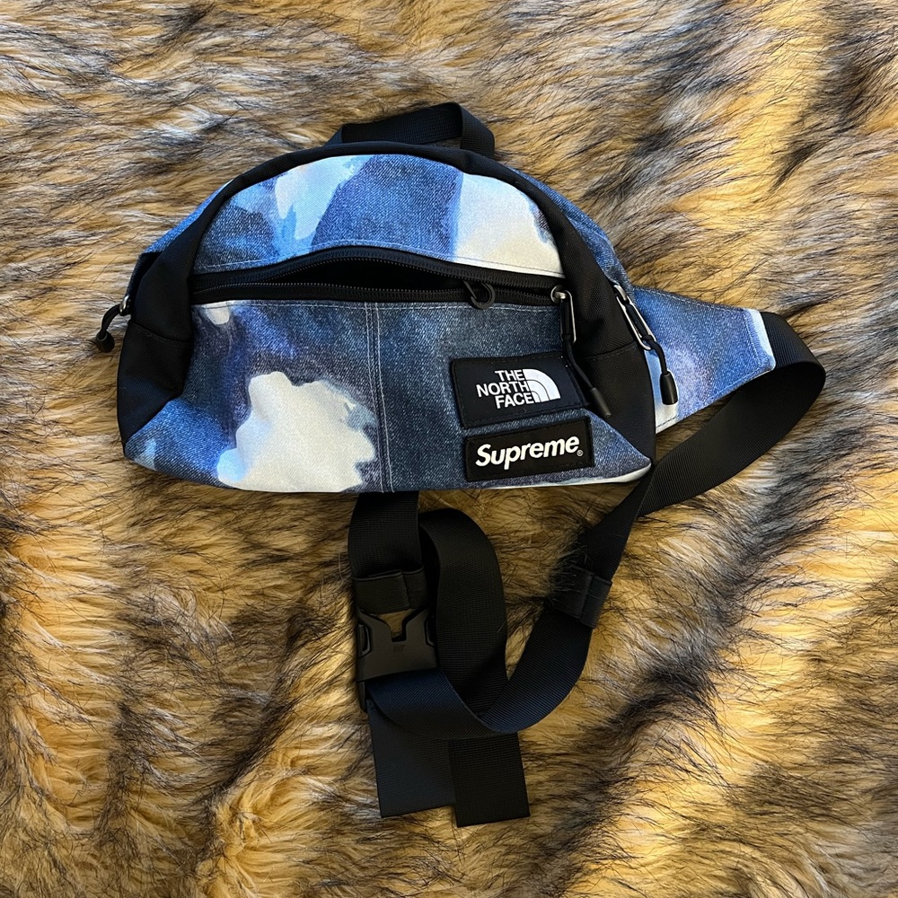 Supreme The North Face Bleached Denim Print Roo II Fanny Pack